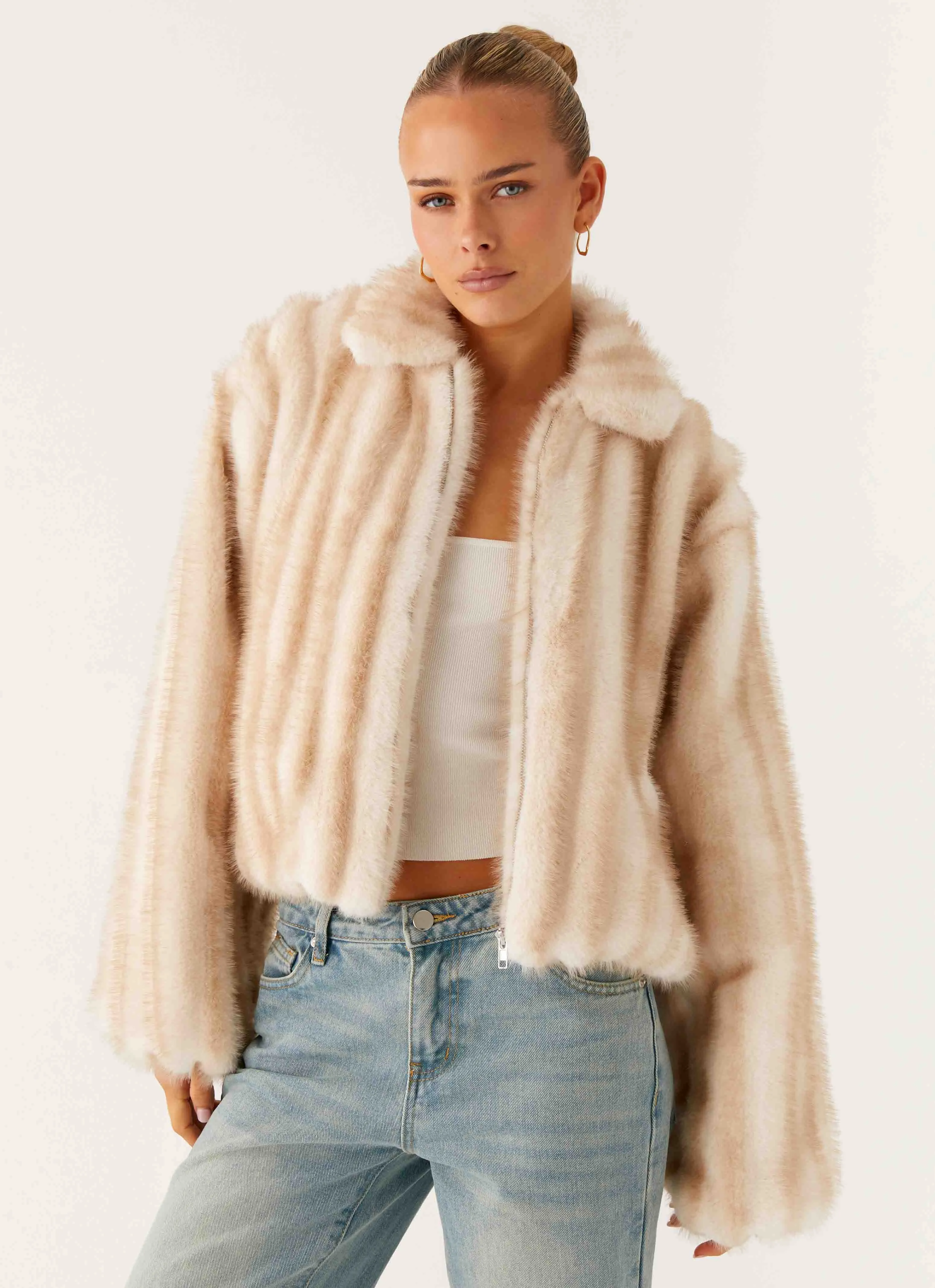 Non Restrictive Silhouette Eco - friendly Naylor Faux Fur Jacket - Blonde