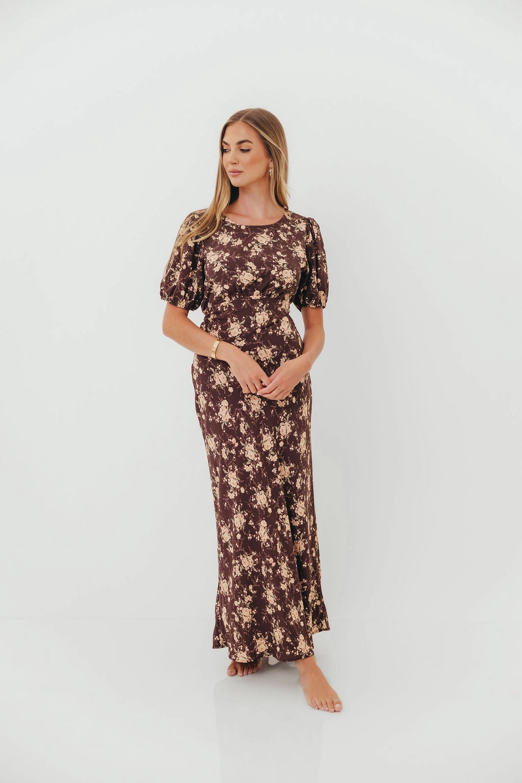 LightweightMaterial Elegance Glow Annie Maxi Dress in Mocha Floral