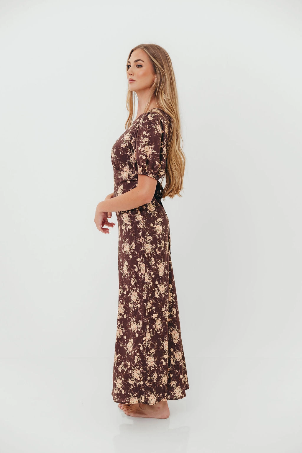 Weekend Chic Fitted Neat Annie Maxi Dress in Mocha Floral