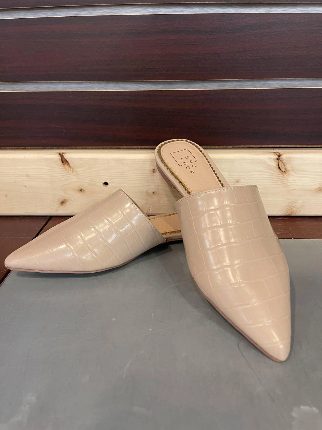 PaddedCollar Simple Travel Sandals Women's Agatha Closed Toe Sandals In Taupe