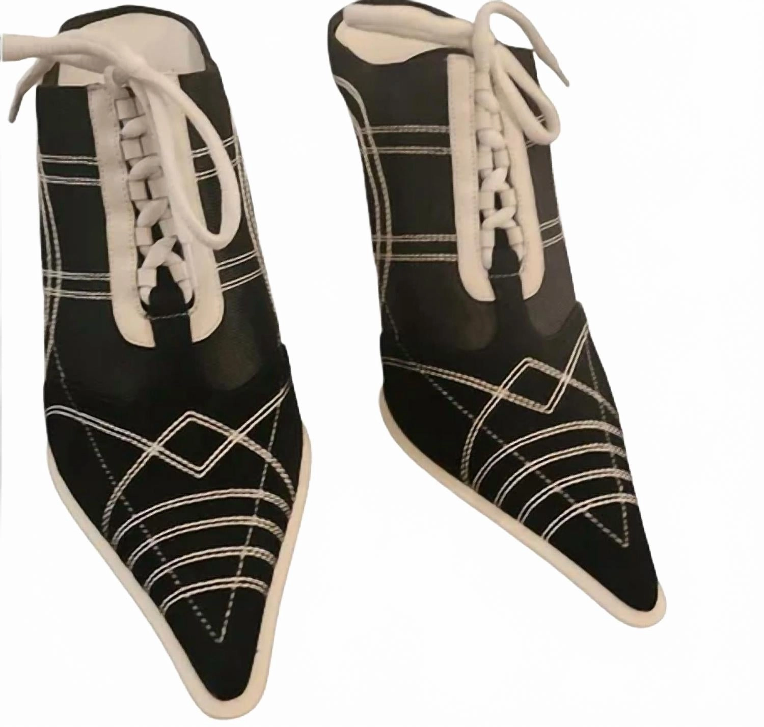 Compact Size Anti Slip Women's Lets Rally Mule In Black/white