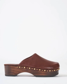 Women's Scout Clog Sandals In Brown Nappa Motion control