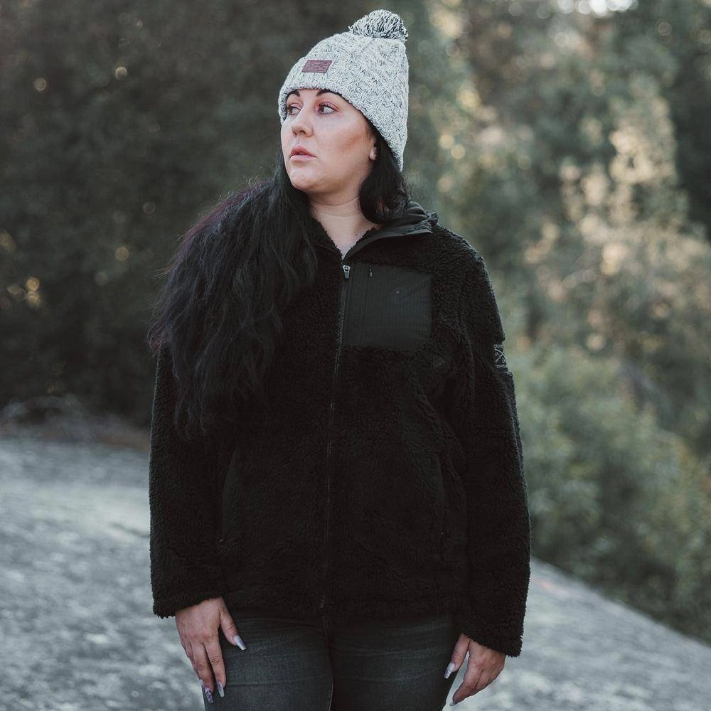 Women's Standard Issue Sherpa Fleece - Black Packable Technology