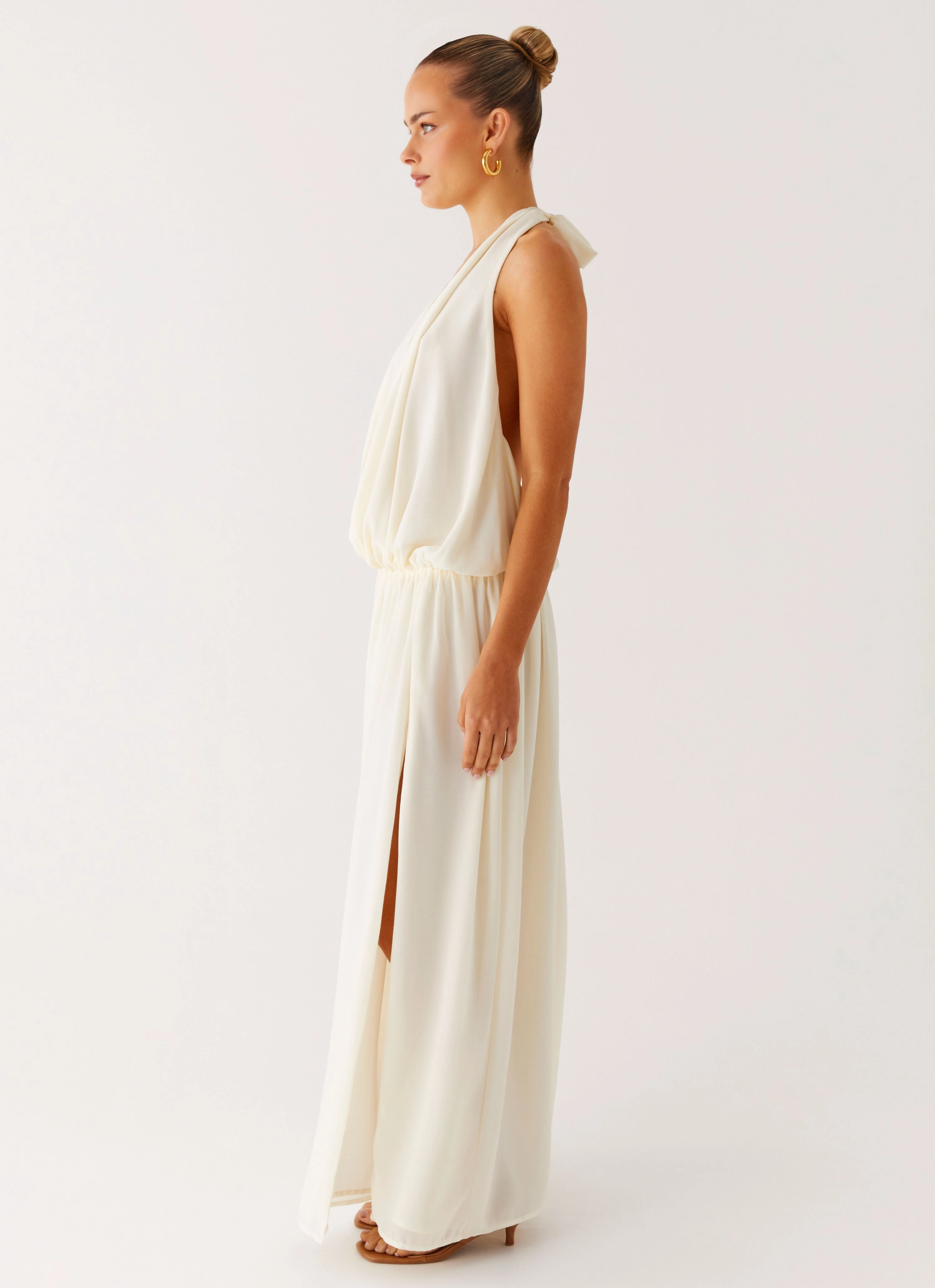 Soft fabric piece Narlah Halter Maxi Dress - Ivory
